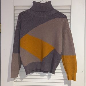 Women’s turtleneck sweater. Size small. Great used condition, no flaws.